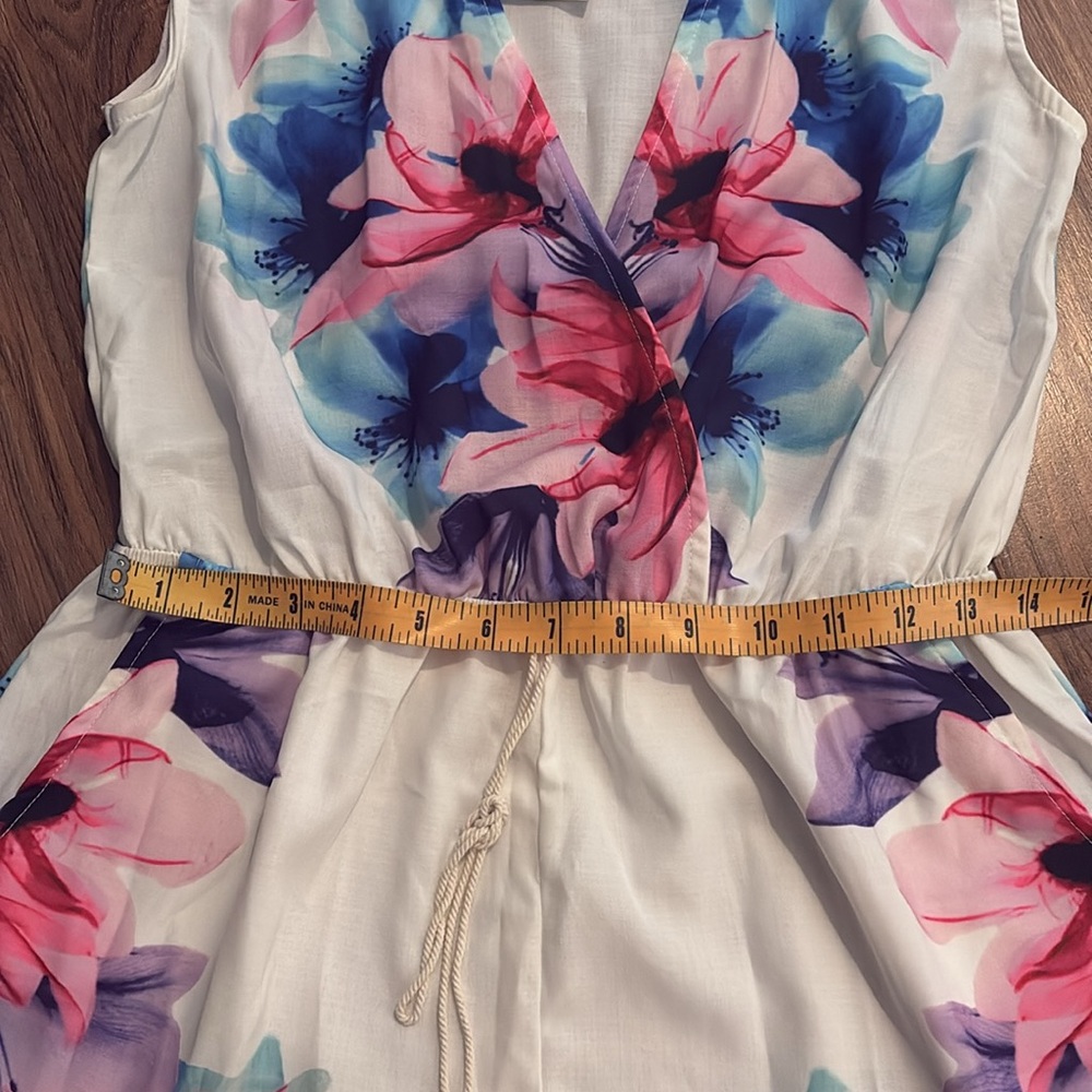 New with tags!! Beautiful floral romper 🌸🌸🌸 - Picture 4 of 4